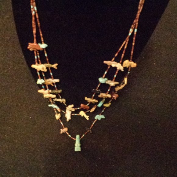 ZUNI VINTAGE TRIPLE STRANDS HAND CARVED ANIMAL FETISH NECKLACE - Picture 7 of 12